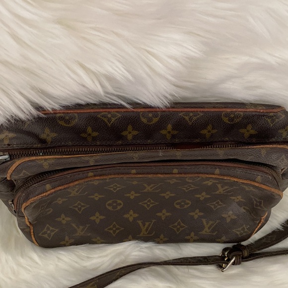 Louie Vuitton Satchel Bag Over The Shoulder - Picture 11 of 11